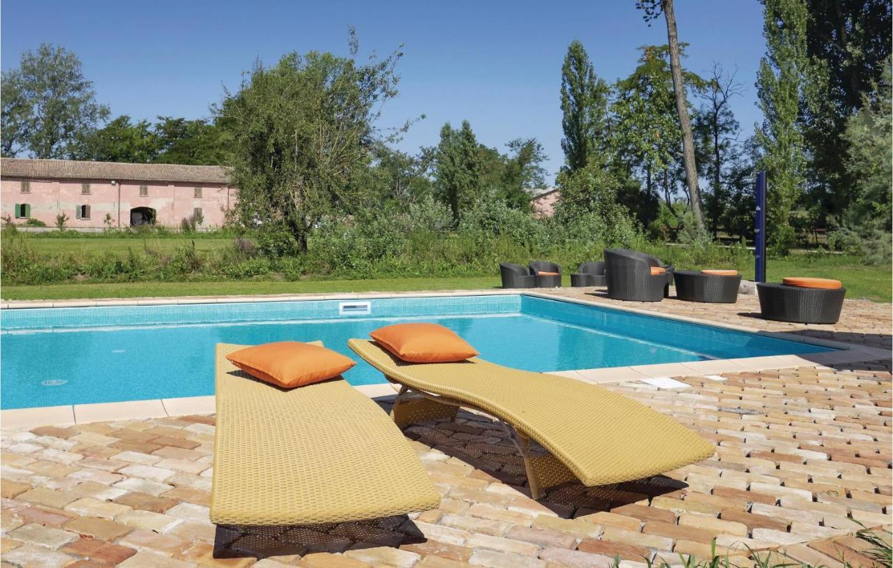 2 Bedroom Awesome Home In Taglio Di Po Ro Porto Viro Exterior foto