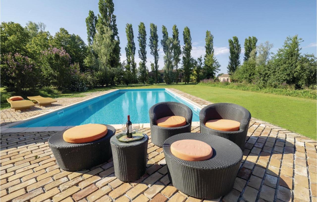 2 Bedroom Awesome Home In Taglio Di Po Ro Porto Viro Exterior foto